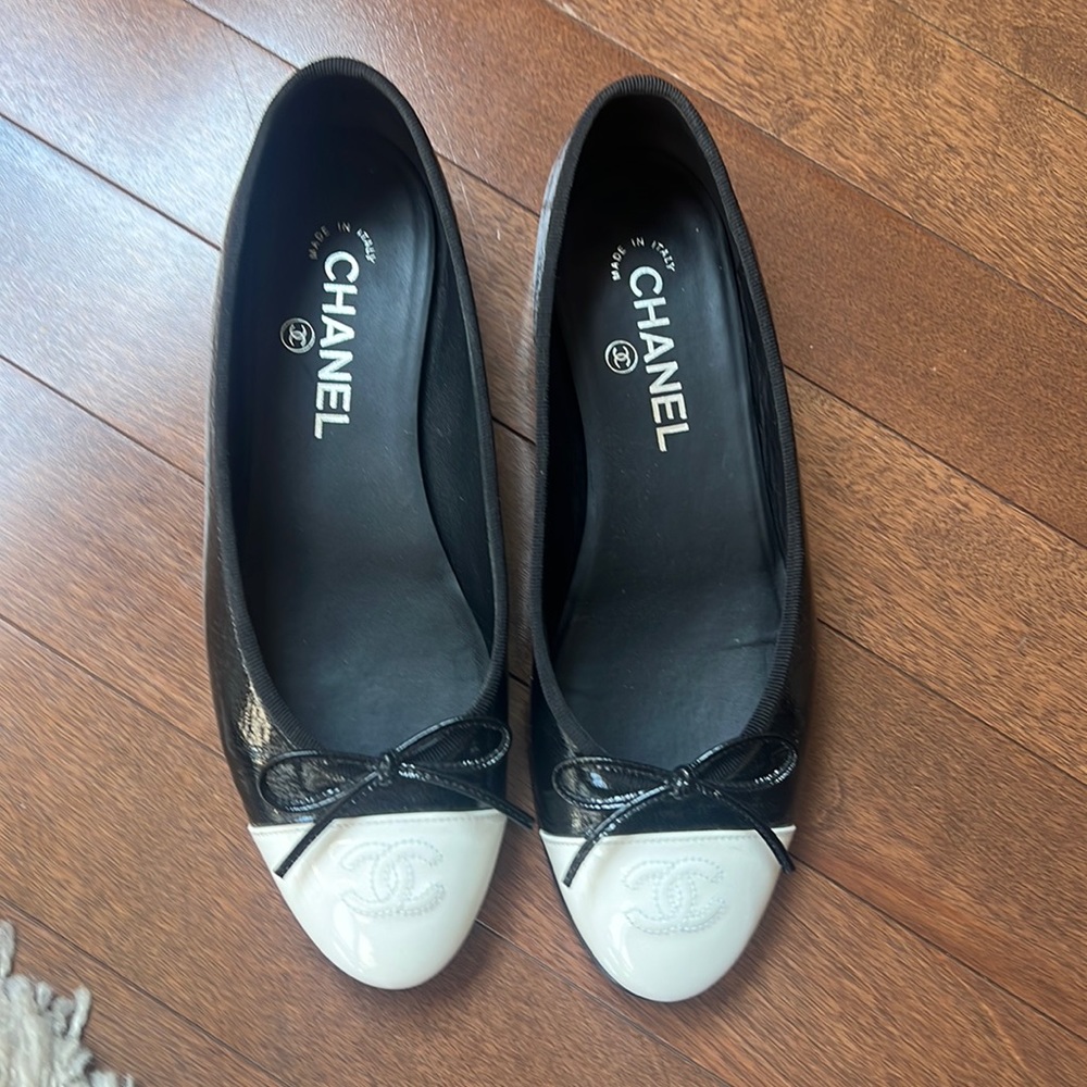 CHANEL PATENT BALLET FLATS